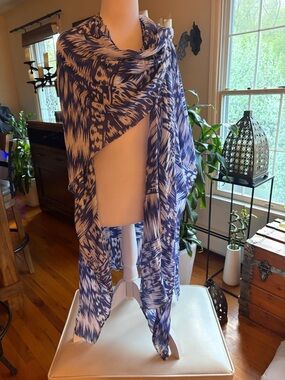 Michael Stars Blue and White Patterned Lightweight Shawl.